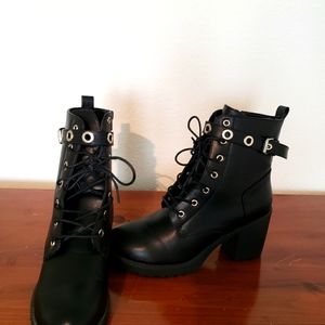 Like New size 10 womens bootie boots